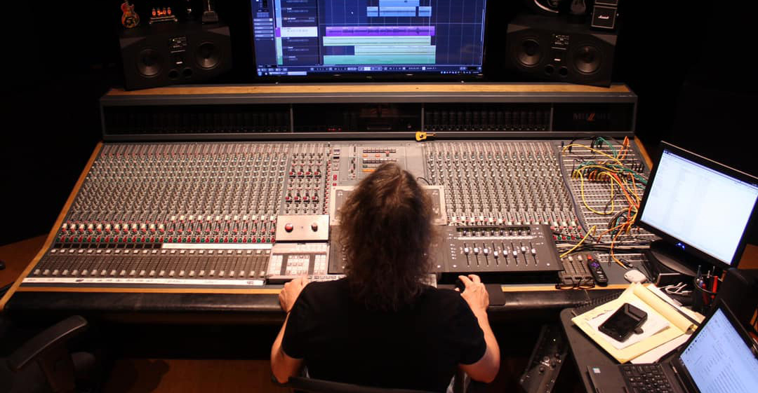 Top 8 Reasons to Use a Professional Recording Studio
