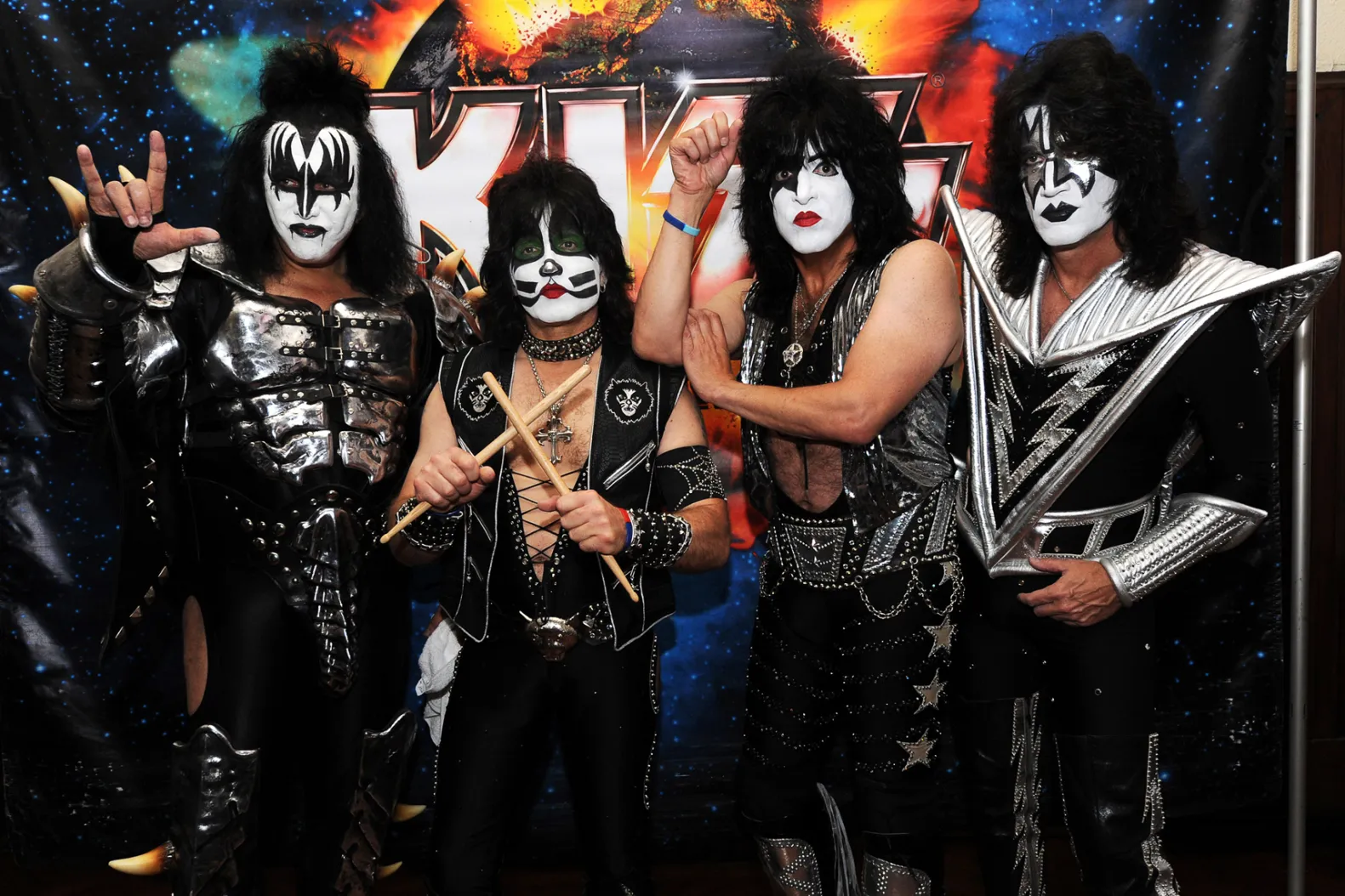 kiss image